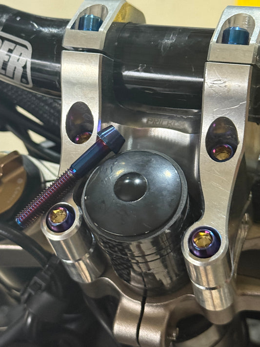 Direct Mount Riser bolts (bottom 4)